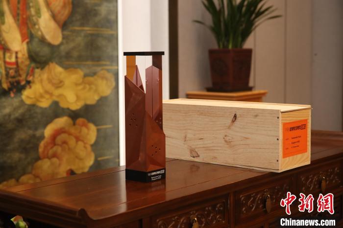 吴静钰捐赠奥林匹克电子竞技周“虚拟跆拳道”