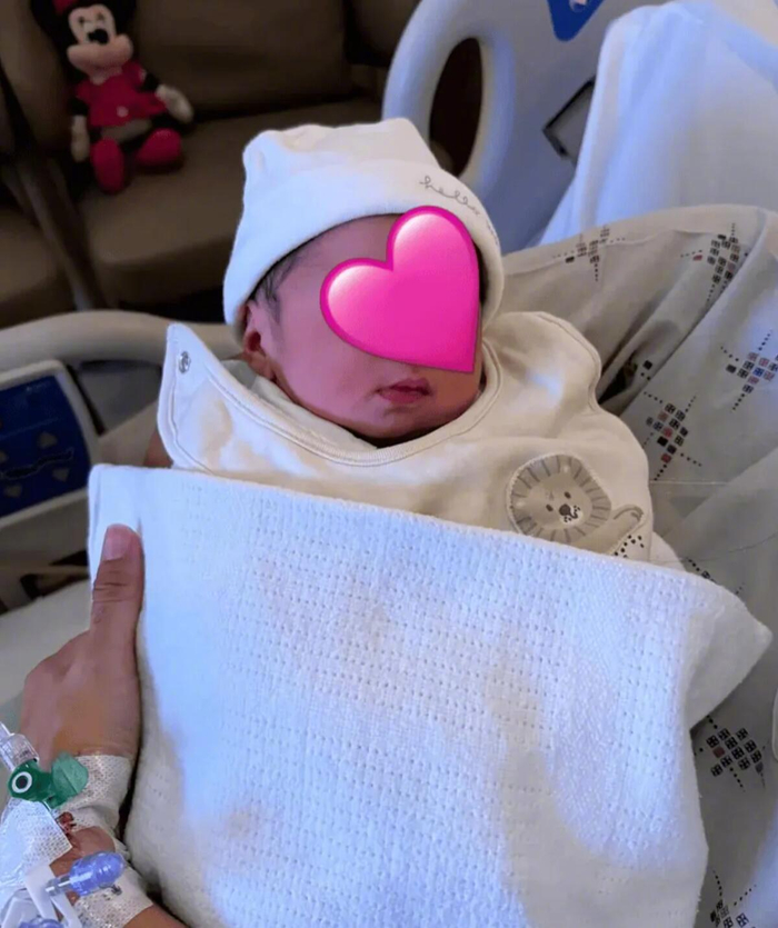 巴黎圣日耳曼球员德拉克斯勒迎来新生儿 与妻子