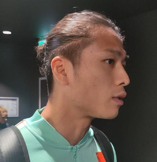 中国男足力克库拉索 张玉宁谈赛场挑战与未来期