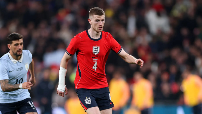 英格兰1-1乌拉圭沃顿替补登场亨德森缺席多场赛