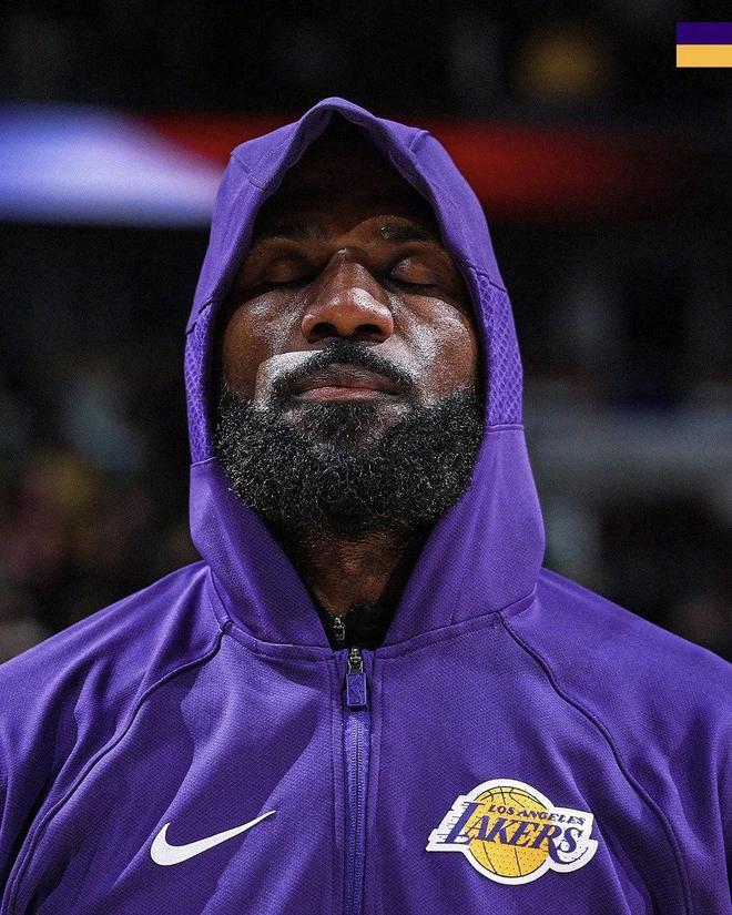 詹姆斯战术转型助力湖人攻防均衡