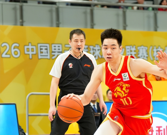 广厦男篮主场力克山东 高诗岩22分引领逆转