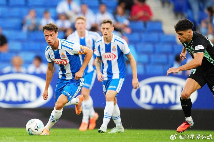 梅西全资收购西班牙低级别球队科内利亚